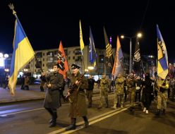 Факельное шествие в честь Героев Крут