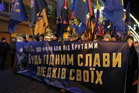 Факельное шествие в честь Героев Крут