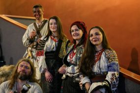 Актеры фильма "Легенда Карпат" в исторических костюмах