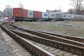 Open the route of the container train