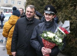 Oleg Synyutka near a patrol police officer