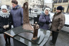 Mini-model of the monument to Taras Shevchenko for the blind