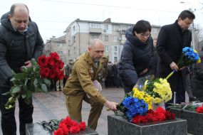 Покладання квітів до меморіалу загиблим воїнам в Афганістані