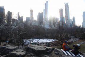 Couple on a picnic in New York