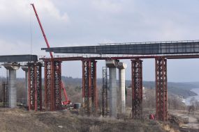 The final stage of sliding the bridge's metal structure across the Dnepr