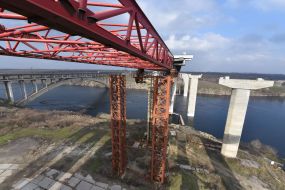 The final stage of sliding the bridge's metal structure across the Dnepr