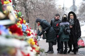 Laying flowers on the Heroes of Heaven's Hundred Alley
