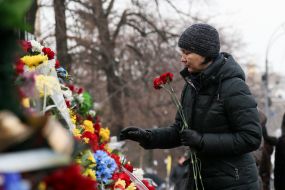 Laying flowers on the Heroes of Heaven's Hundred Alley