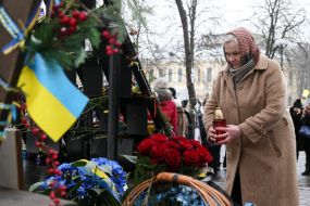 Laying flowers on the Heroes of Heaven's Hundred Alley