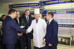 Владимир Гройсман во время посещения Сумской больницы