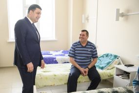 Владимир Гройсман в палате больницы