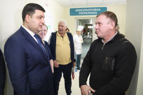 Владимир Гройсман во время посещения Сумской больницы