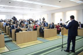 Владимир Гройсман во время посещения аграрного университета