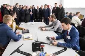 Владимир Гройсман во время посещения аграрного университета