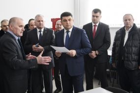 Владимир Гройсман во время посещения аграрного университета