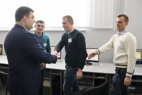 Владимир Гройсман во время посещения аграрного университета