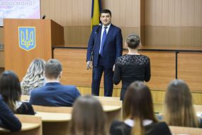 Владимир Гройсман во время посещения аграрного университета