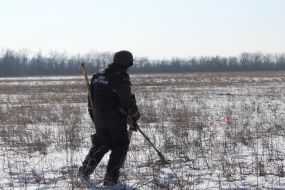 An employee of the DSNC during the demining of the territory