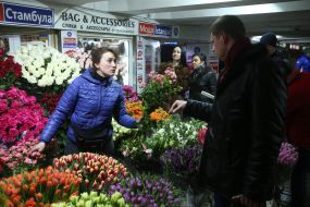 Торгівля квітами в підземному переході