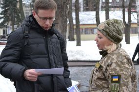 Флешмоб жінок-військовослужбовців «Я служу народу України. А ти?»