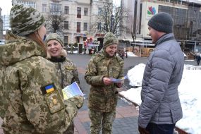 Women-servicemen flashmob "I serve the people of Ukraine. And you?"