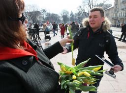 "Give flowers to a man!" Action in Lviv