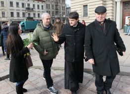 "Give flowers to a man!" Action in Lviv
