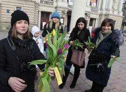 "Give flowers to a man!" Action in Lviv