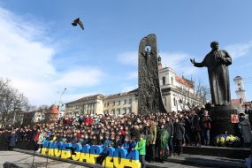 People sing the "Zapovit" Taras Shevchenko's song