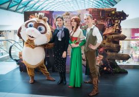 Marina Poroshenko with actors in costumes of cartoon characters