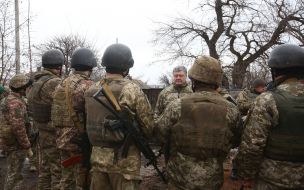 Петр Порошенко и военнослужащие