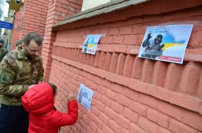 Postcards on fences of the consulate of the Russian Federation