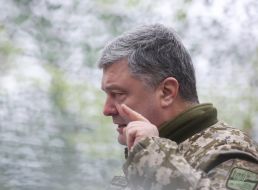 Петр Порошенко выступает перед военнослужащими