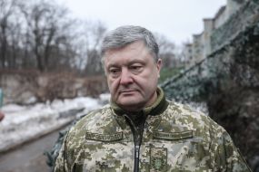 Петр Порошенко выступает перед военнослужащими