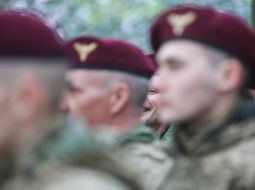 Петр Порошенко и военнослужащие