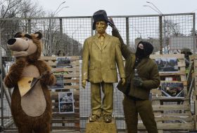 he figure of a bear with a balalaika, a "quilted jacket" and "a monument to Putin"