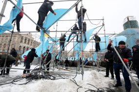 Participants of the action dismantle metal structures