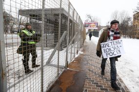 Fencing near the embassy of the Russian Federation