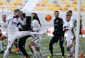 Игровой момент матча между ФК "Верес" (Ровно) и ФК "Заря" (Луганск)