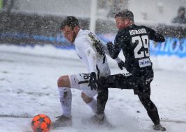 Игровой момент матча между ФК "Верес" (Ровно) и ФК "Заря" (Луганск)