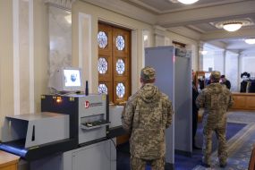 X-ray machine to check things in the VRU