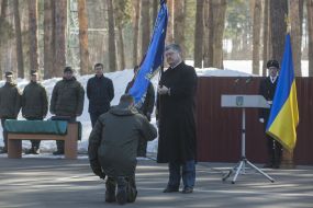 Petro Poroshenko hands over the flag