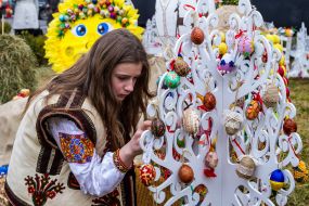 "Tree" with pysanka