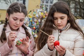 Schoolgirls paint pysanky