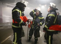 Fire extinguishing at the parking 