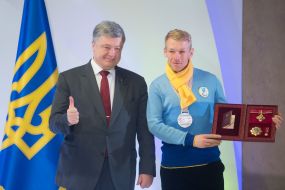 Petro Poroshenko presented the award to the Paralympic athlete