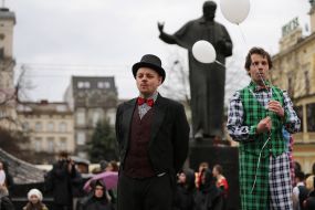The parade of costumed historical characters
