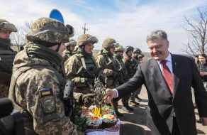 Petro Poroshenko and servicemen of the 79th Brigade