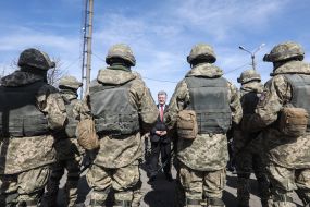 Petro Poroshenko and servicemen of the 79th Brigade