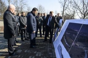 Vladimir Groysman and members of the government